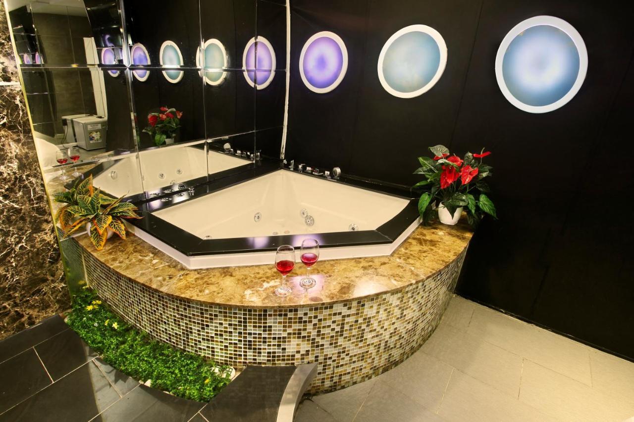 Khách sạn tình yêu Bonita Tht