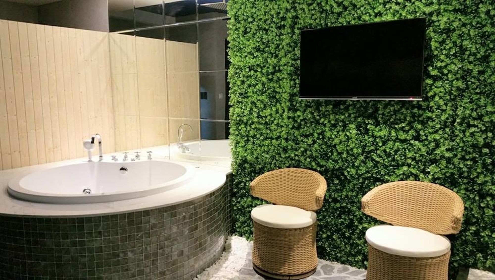 Bonita Tht Khách sạn tình yêu